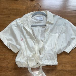 CROPPED BUTTON UP WITH CINCHED BOTTOM